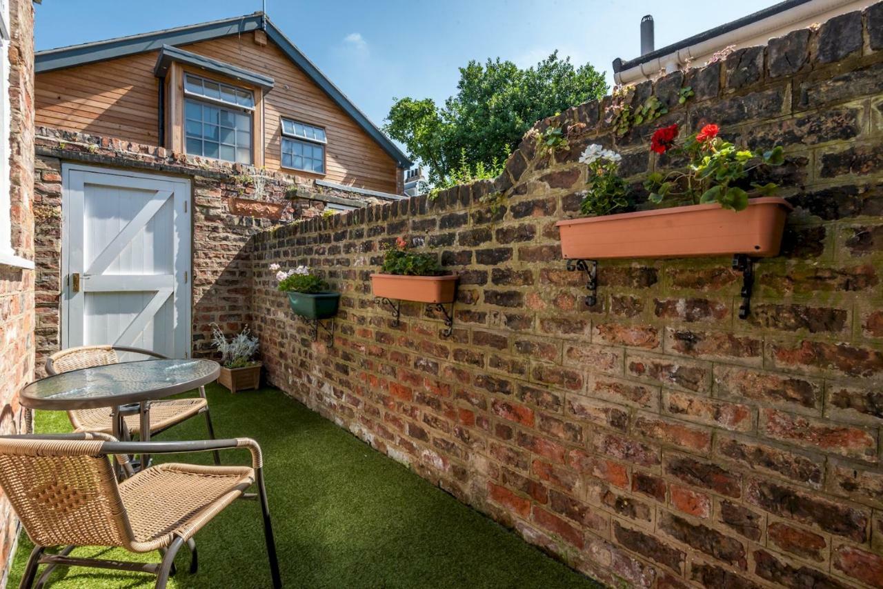 Cosy & Central Victorian House - Pass The Keys York Exterior foto